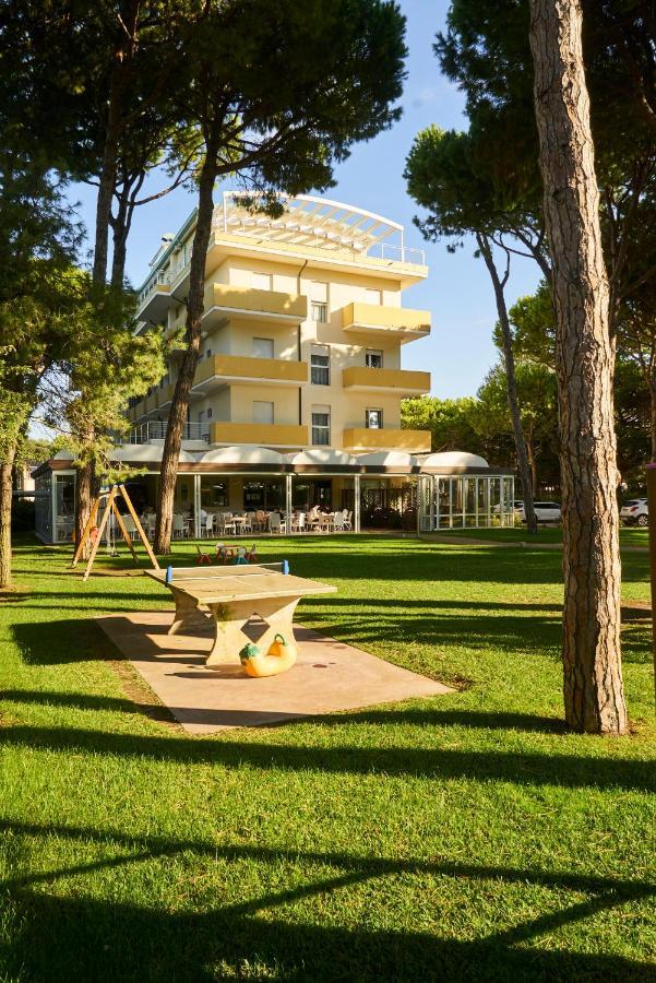 Aparthotel La Pineta Lido di Jesolo Dış mekan fotoğraf